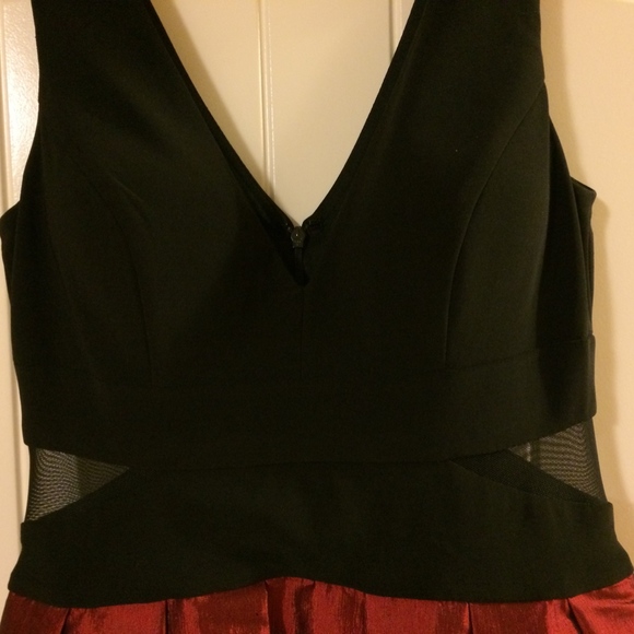 Xscape Party Dress, Size 4 - Picture 3 of 4